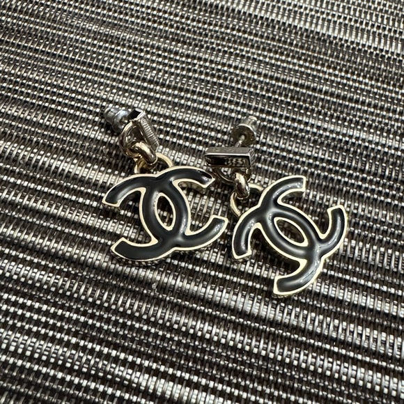 CHANEL Enamel CC Drop Earrings Black - Picture 8 of 11